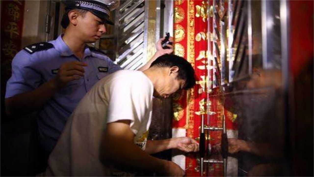 福州请开锁师傅开了锁后，师傅